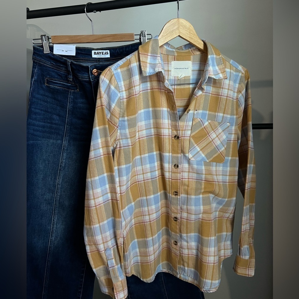 Aeropostale Long Sleeve Plaid Flannel
Button-Down Shirt , Size M